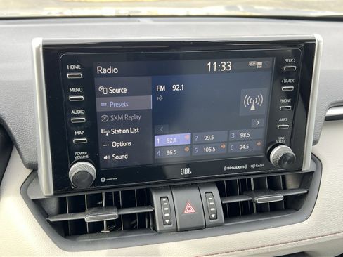 Used 2021 Toyota RAV4 XLE Premium image 19