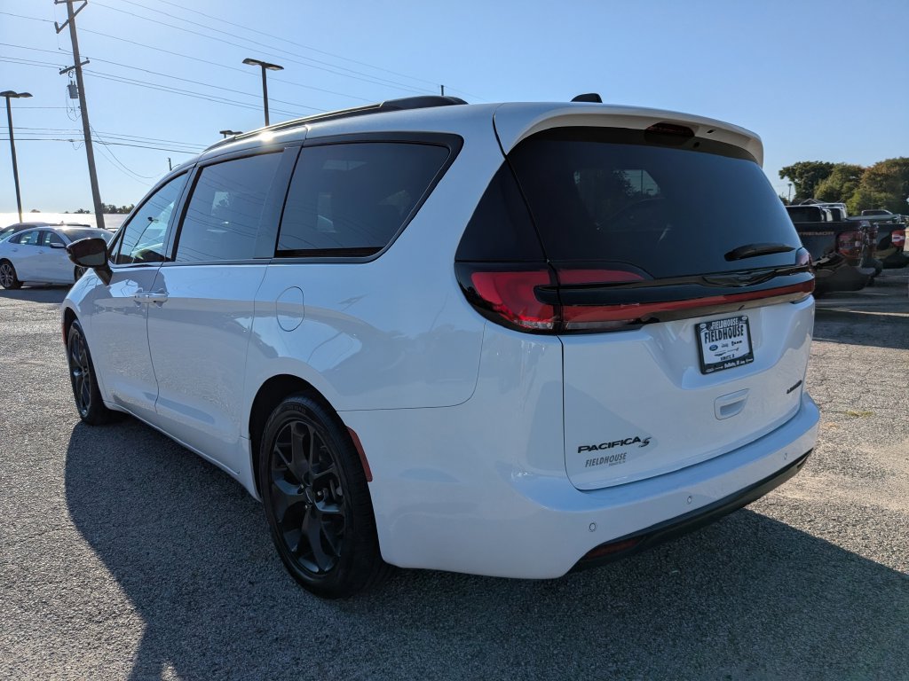 Used 2025 Chrysler Pacifica Limited FWD image 7