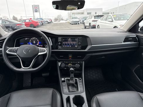 Certified 2024 Volkswagen Jetta SE w/ Panoramic Sunroof Package image 13