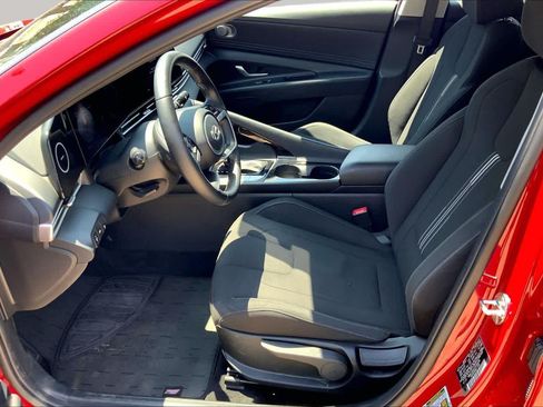 Used 2023 Hyundai Elantra SEL w/ Convenience Package FWD image 8