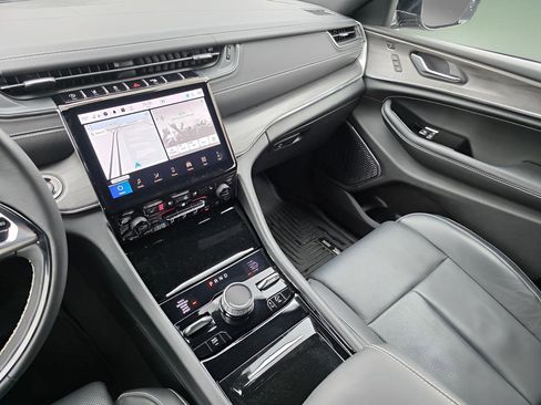 Used 2024 Jeep Grand Cherokee L Overland w/ Advanced Protech Group III image 30