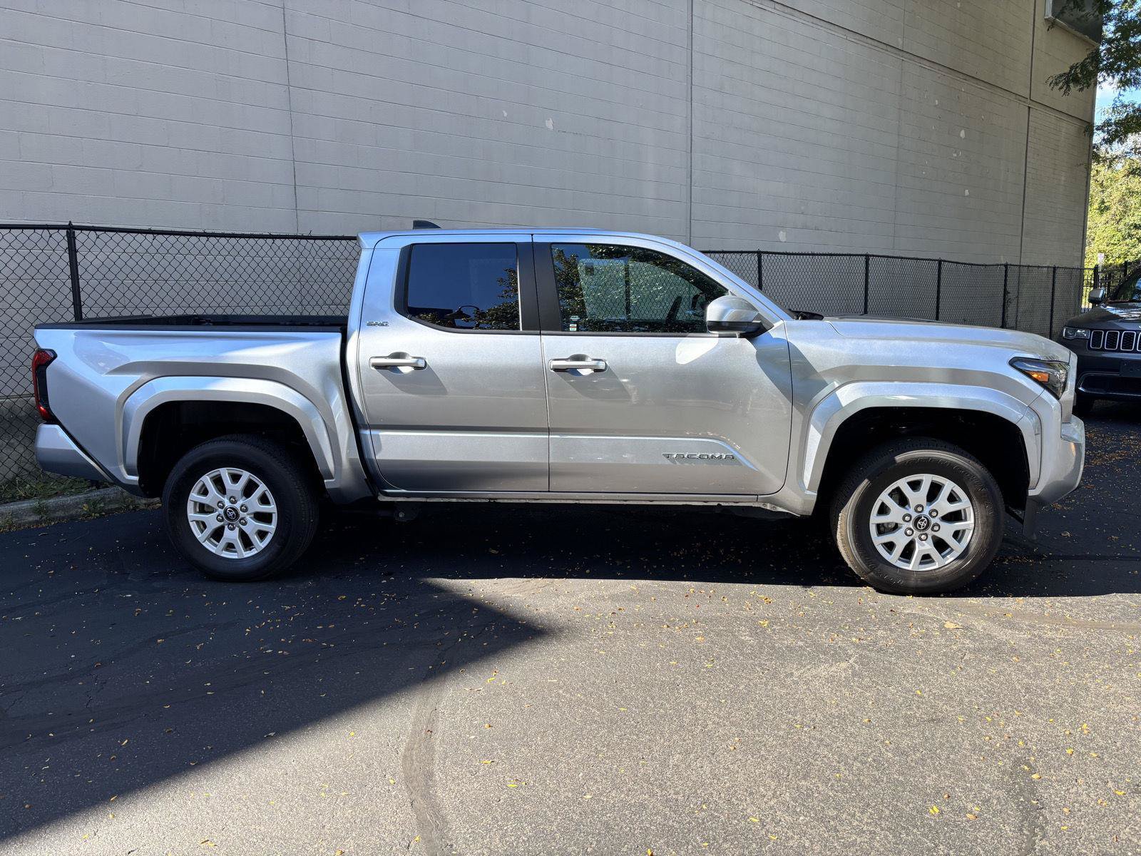 Used 2024 Toyota Tacoma SR5 AWD/4WD image 2