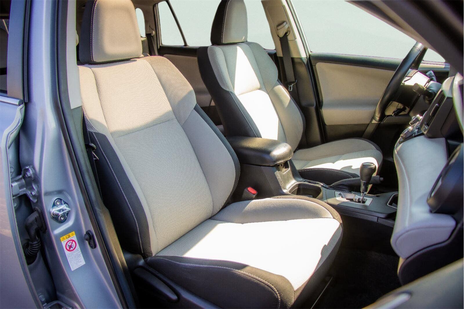 Used 2018 Toyota RAV4 XLE FWD image 7