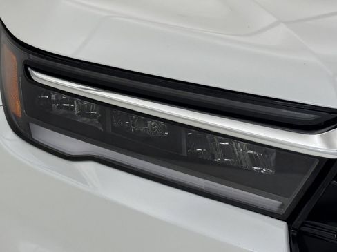 New 2025 Honda Pilot Touring image 4