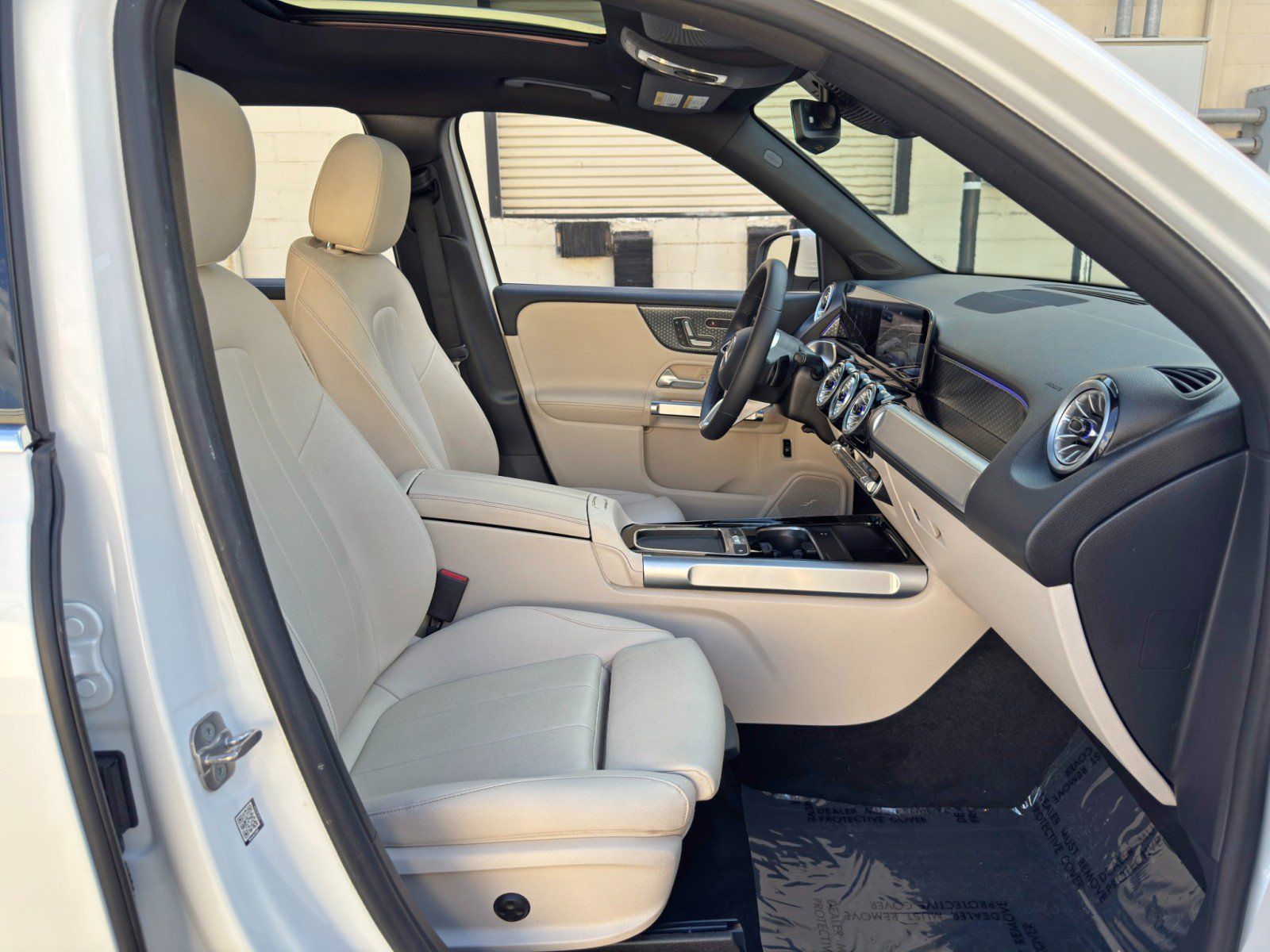 Used 2024 Mercedes-Benz GLB 250 w/ Exclusive Package image 15
