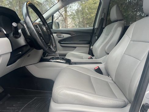 Used 2017 Honda Pilot Touring image 12