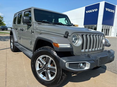 Used 2018 Jeep Wrangler Unlimited Sahara w/ Dual Top Group AWD/4WD image 2