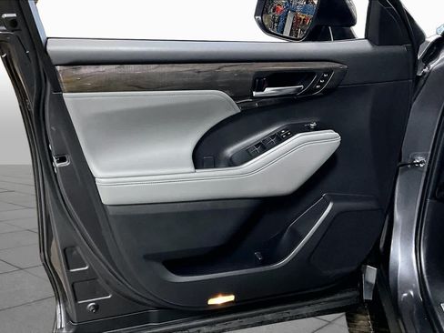 Used 2024 Toyota Highlander Limited AWD/4WD image 21
