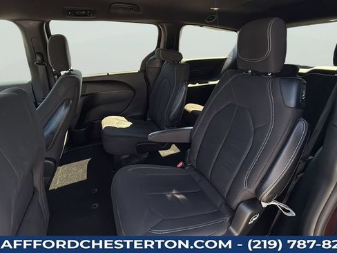 Used 2019 Chrysler Pacifica Touring Plus w/ S Appearance Package FWD image 24