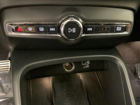 Used 2020 Volvo XC40 T5 R-Design image 16