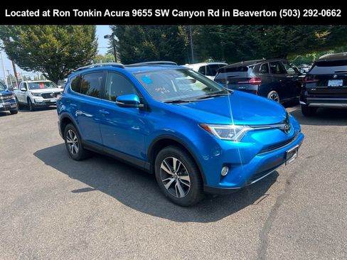 Used 2017 Toyota RAV4 XLE AWD/4WD image 1