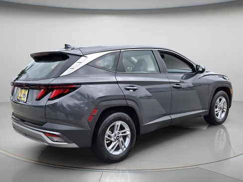 Used 2025 Hyundai Tucson SE image 6