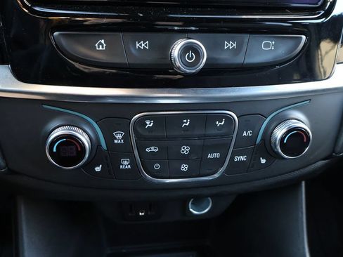 Used 2023 Chevrolet Traverse LT FWD image 24