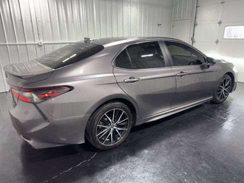 Used 2023 Toyota Camry SE FWD image 3