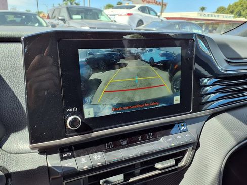 Used 2025 Toyota Camry SE FWD image 19