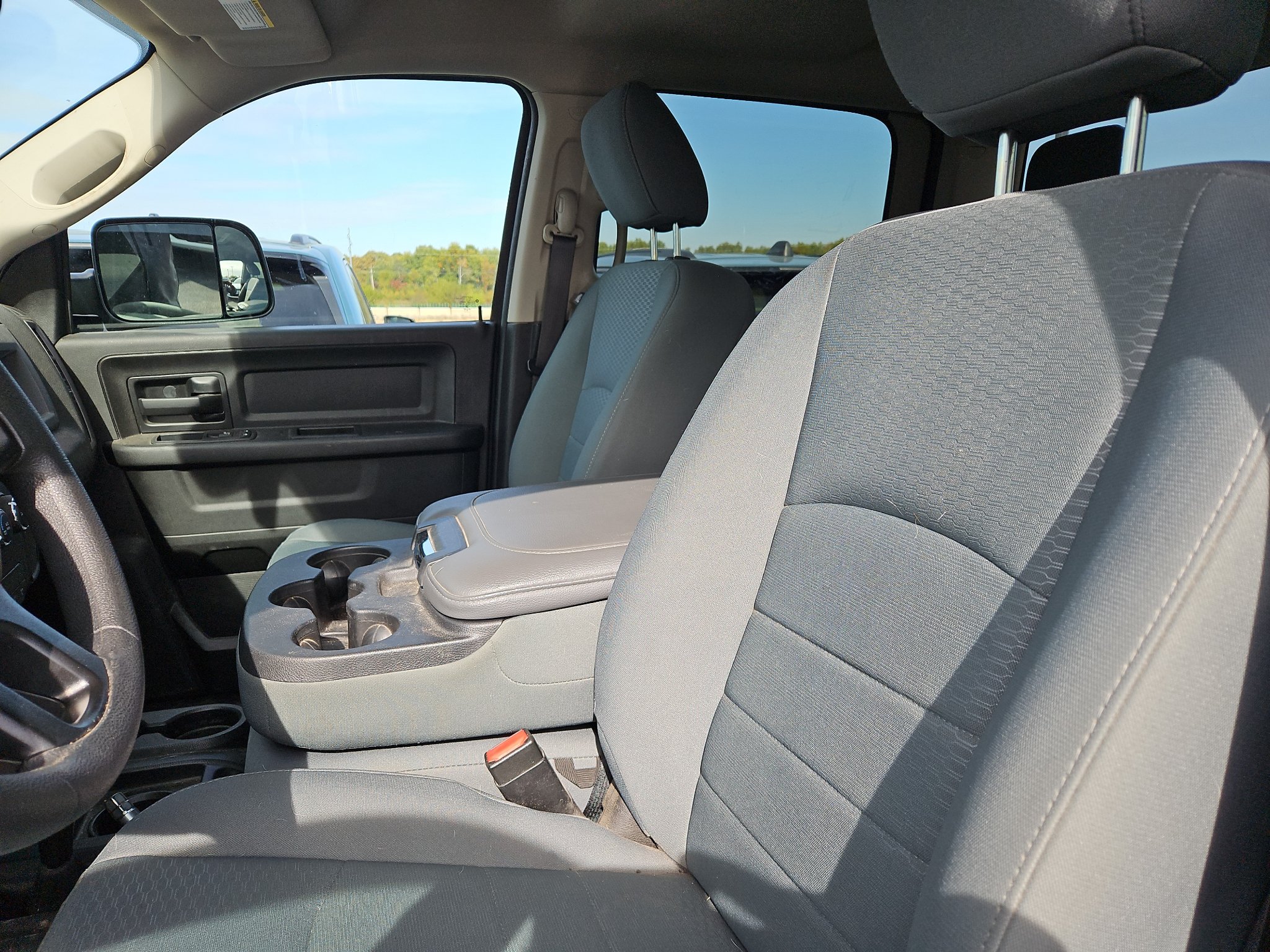 Used 2018 RAM 2500 Tradesman w/ Chrome Appearance Group AWD/4WD image 8