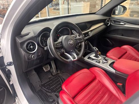 Used 2022 Alfa Romeo Stelvio Veloce image 11