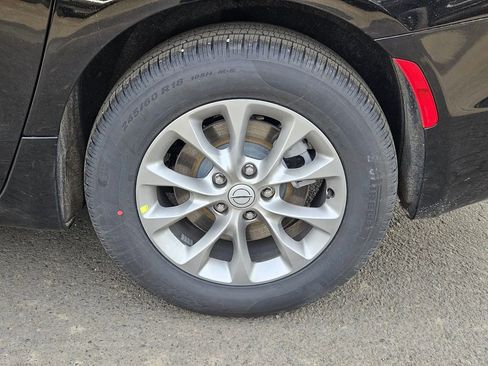 New 2026 Chrysler Pacifica Select image 9