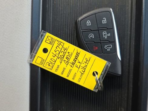 Used 2024 GMC Hummer EV 3X AWD/4WD image 23