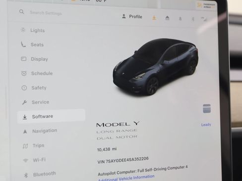 Used 2025 Tesla Model Y Long Range image 19