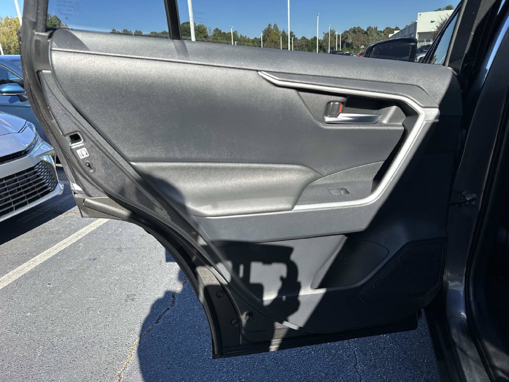 Used 2019 Toyota RAV4 XLE FWD image 11