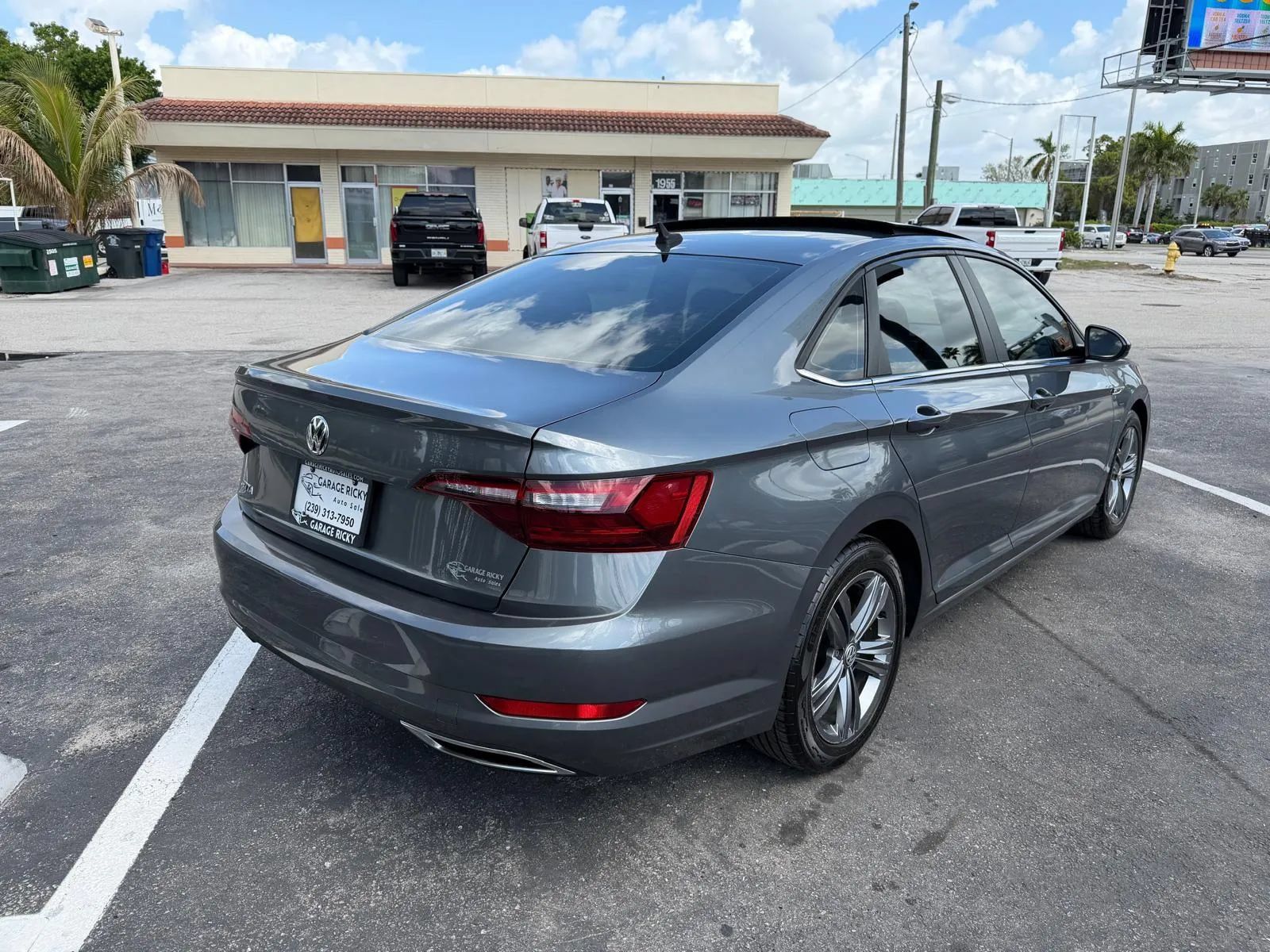 Used 2020 Volkswagen Jetta R-Line w/ R-Line Cold Weather Package FWD image 5