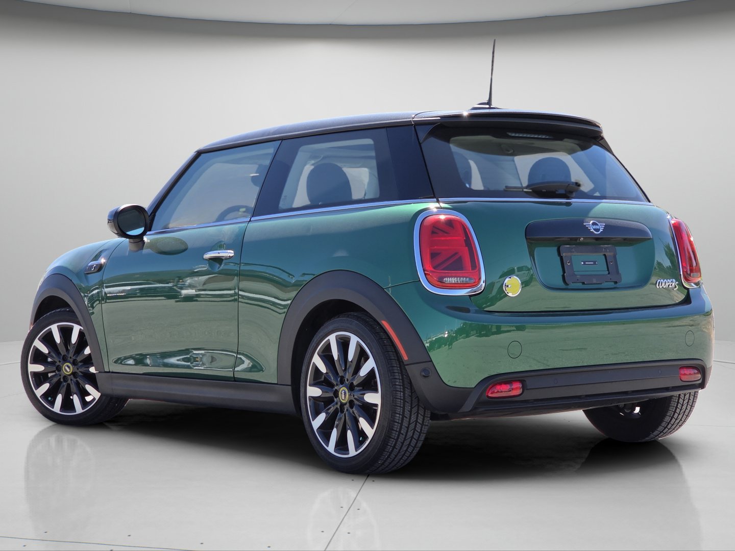 Used 2024 MINI Cooper SE FWD image 21