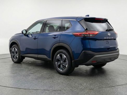 Used 2025 Nissan Rogue SV AWD/4WD image 6