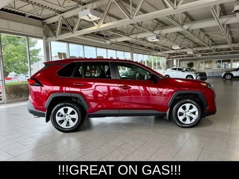 Used 2022 Toyota RAV4 LE AWD/4WD image 10