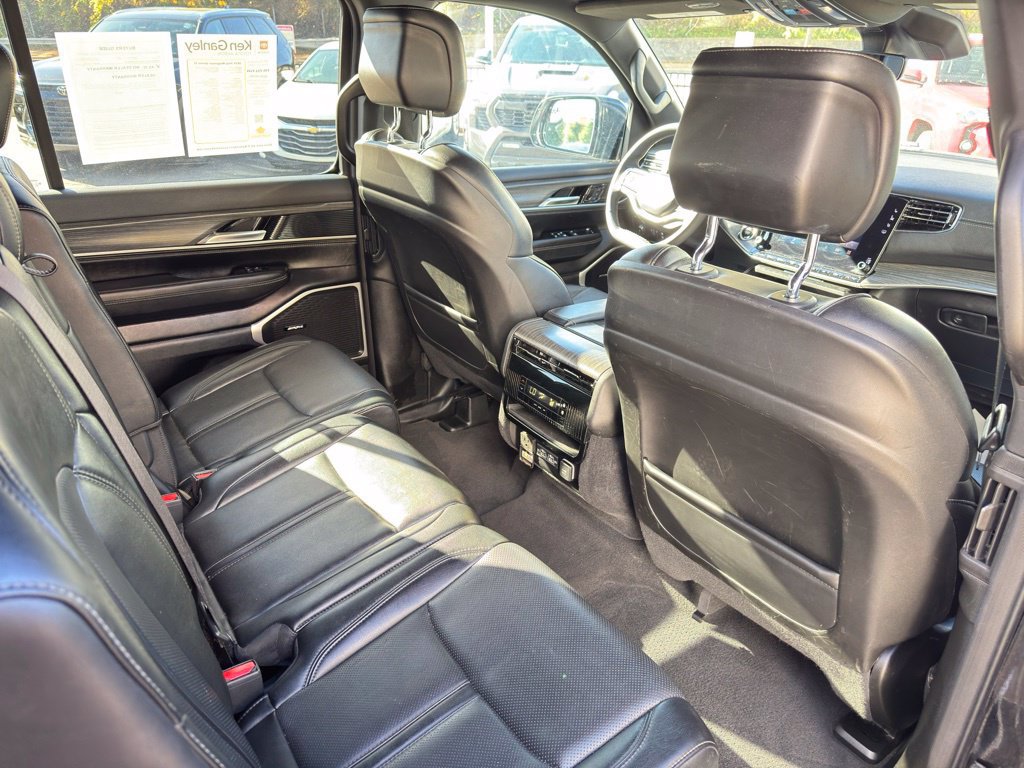 Used 2024 Jeep Wagoneer L Series II w/ Flexible Seating Group AWD/4WD image 47