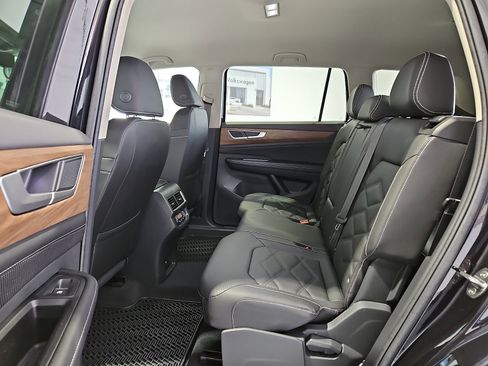 New 2026 Volkswagen Atlas SE image 11