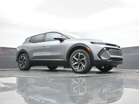 New 2026 Chevrolet Equinox EV LT image 15