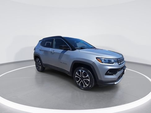 Used 2024 Jeep Compass Limited AWD/4WD image 2