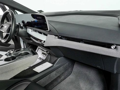 Certified 2025 Cadillac Optiq Luxury 1 AWD/4WD image 21