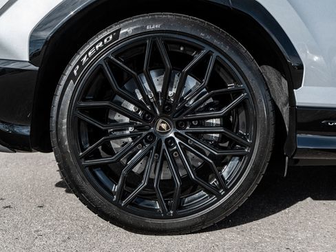 Used 2025 Lamborghini Urus SE image 15