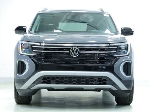 New 2026 Volkswagen Atlas Peak Edition AWD/4WD image 2