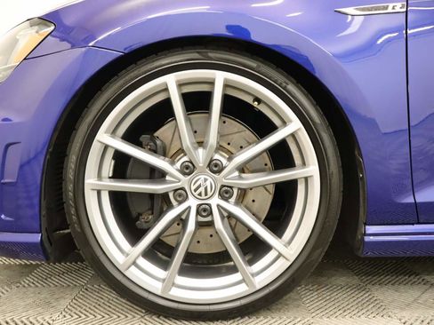 Used 2017 Volkswagen Golf R 4-Door image 6