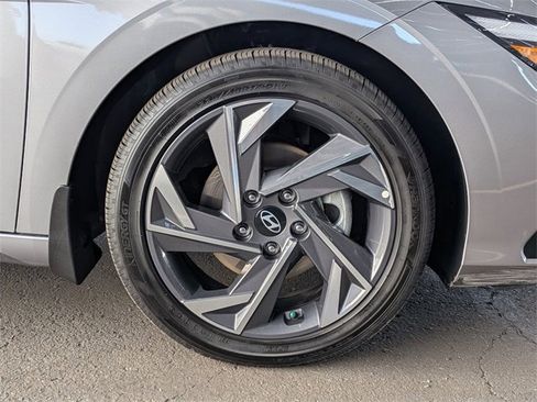 Used 2025 Hyundai Elantra SEL image 7