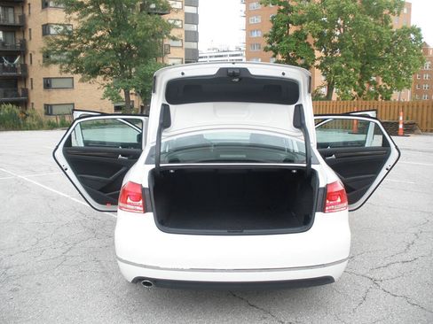 Used 2014 Volkswagen Passat TDI SEL Premium FWD image 22