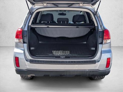 Used 2011 Subaru Outback 2.5i Premium image 2
