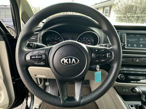 Used 2020 Kia Sedona L image 23