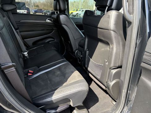 Used 2022 Jeep Grand Cherokee Laredo X image 12