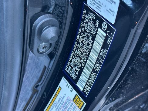 Used 2022 Toyota Prius L Eco image 24