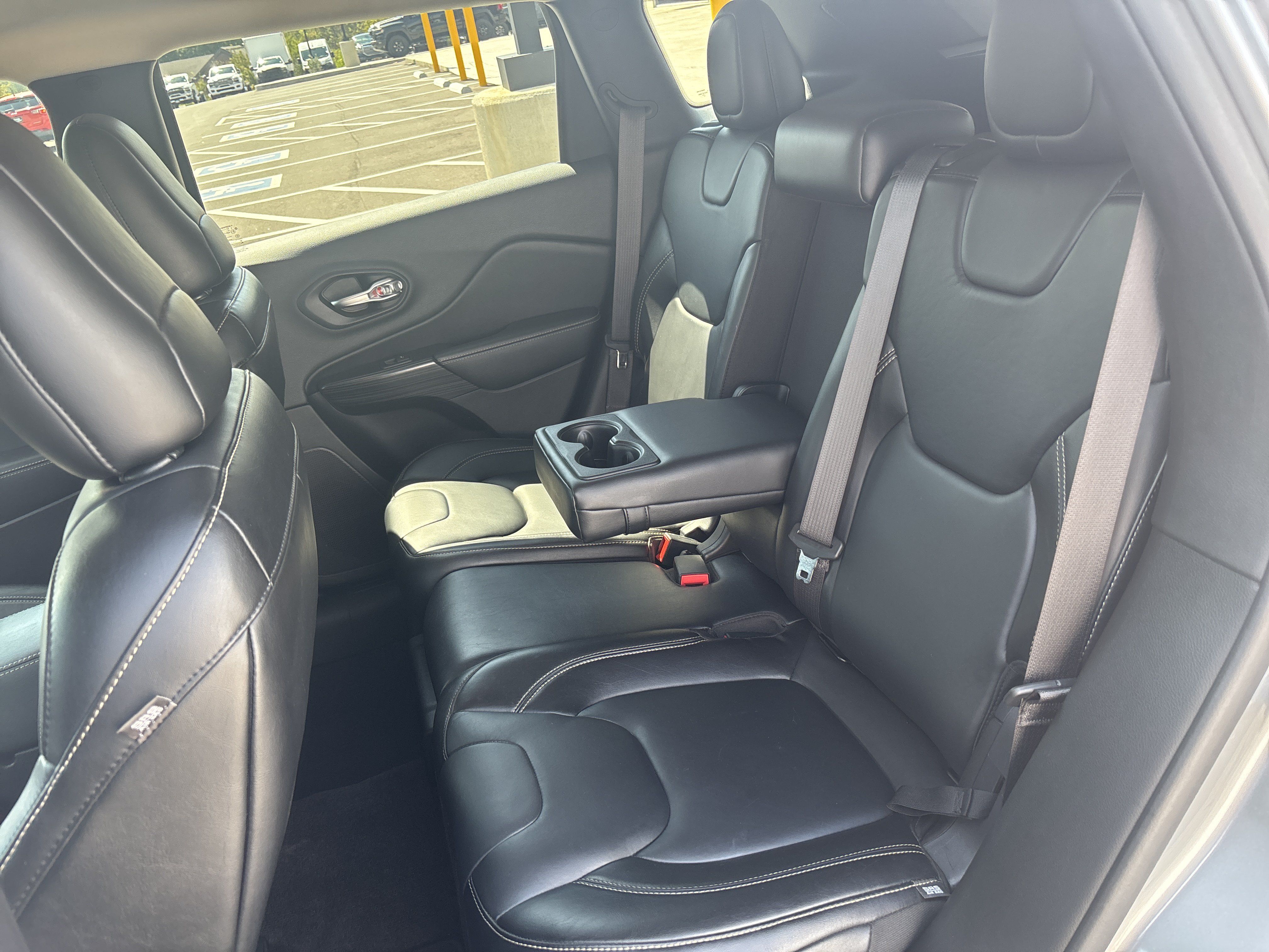 Used 2015 Jeep Cherokee Limited FWD image 31