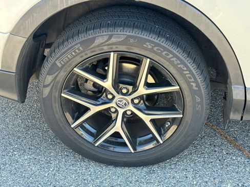 Used 2016 Toyota RAV4 Limited image 16