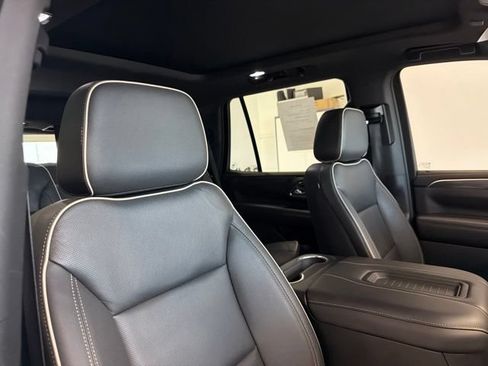Used 2022 GMC Yukon SLT w/ SLT Premium Package AWD/4WD image 46