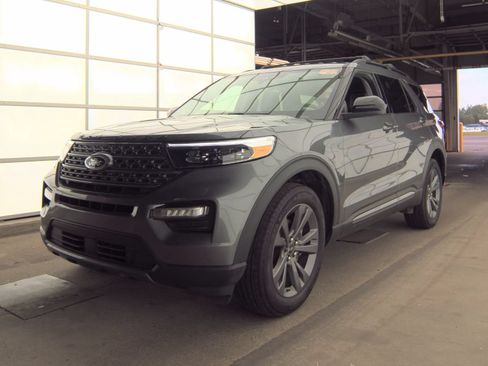 Used 2024 Ford Explorer XLT w/ Equipment Group 202A AWD/4WD image 4