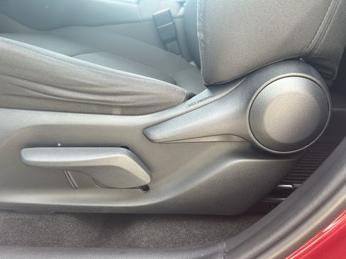 Used 2019 Toyota RAV4 LE AWD/4WD image 14