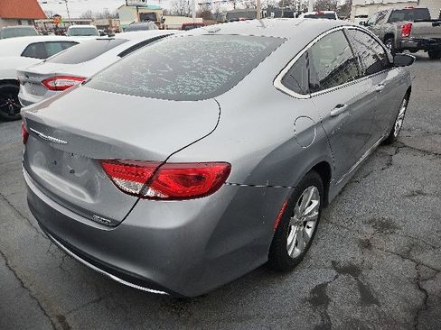 Used 2015 Chrysler 200 Limited w/ Convenience Group image 2