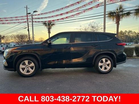 Used 2024 Toyota Highlander LE FWD image 37